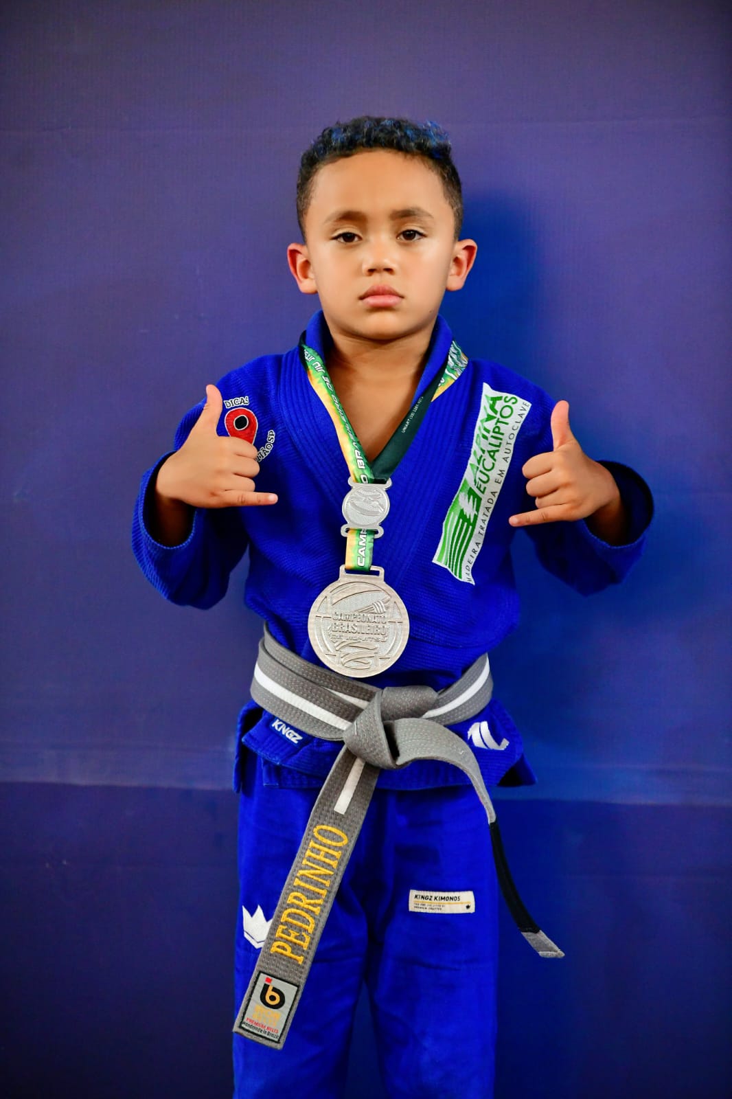 Pedrinho com medalhas